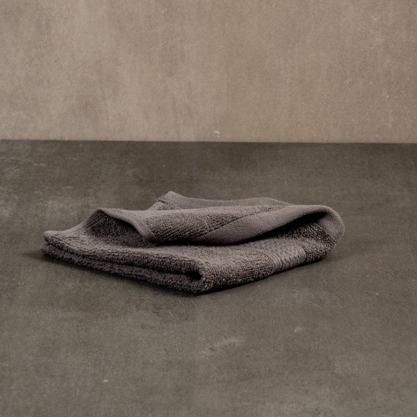 luxury-egyptian-cotton-guest-towel-towels-2_600x600_crop_center.jpg