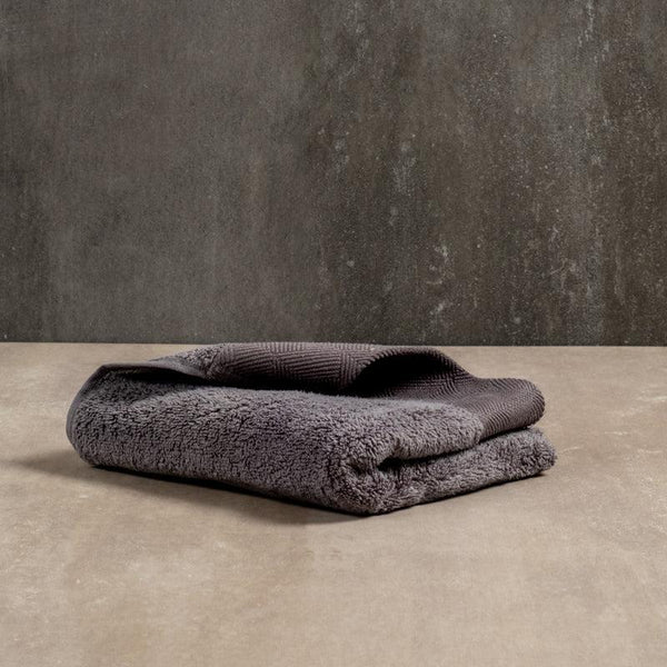 royale-luxe-collection-zero-twist-hand-towel-towels-3_600x600_crop_center.jpg