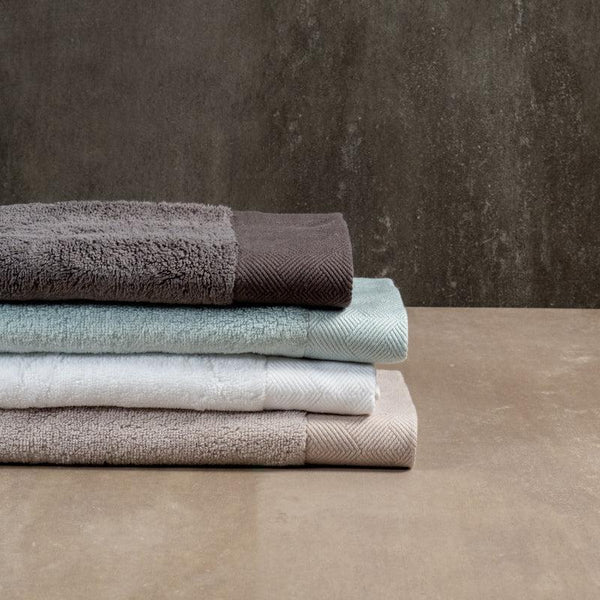 royale-luxe-collection-zero-twist-hand-towel-towels_600x600_crop_center.jpg